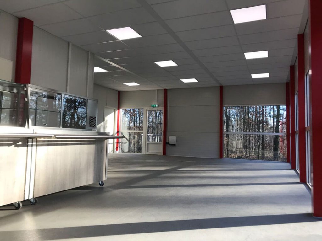 Dresden tijdelijke productiekeuken en kantine met uitgifte